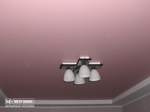 нежный розовый с белым два уровня потолка